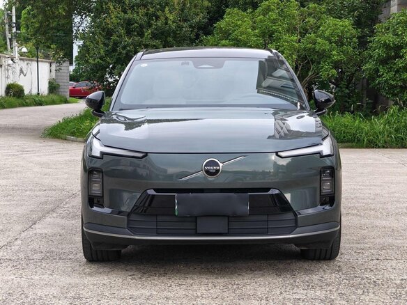 2025 Volvo XC70 III, серый, 6000000 рублей - вид 1