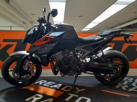 2024 KTM 990 Duke, чёрный, 1295000 рублей, вид 1