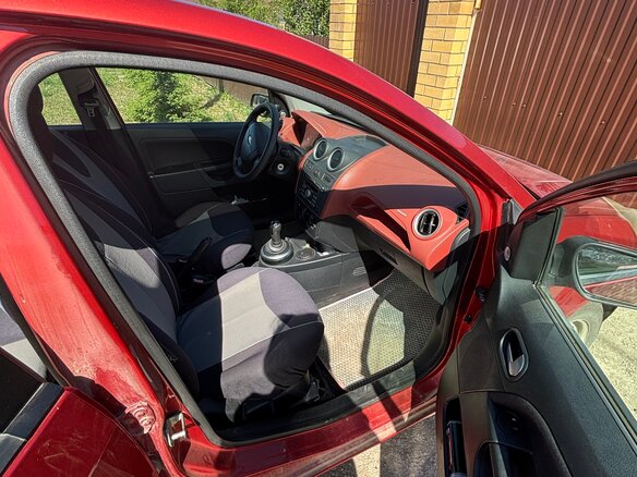 2006 Ford Fiesta Mk5, красный - вид 6