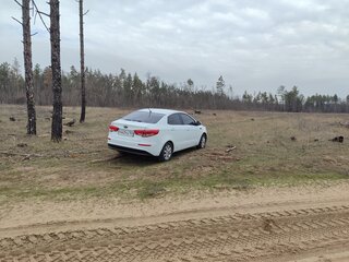 2015 Kia Rio III Рестайлинг, белый, 850000 рублей, вид 3