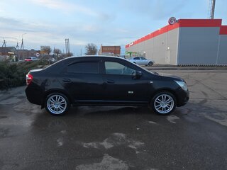 2013 Chevrolet Cobalt II, чёрный, 555000 рублей, вид 4