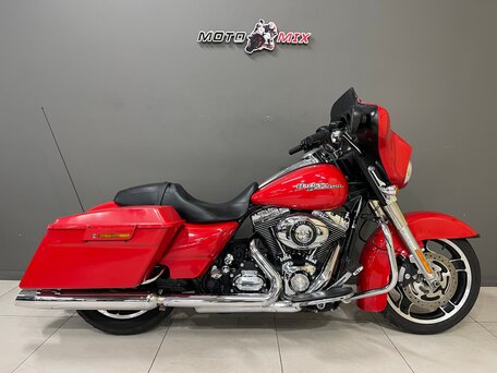 2011 Harley-Davidson Street Glide, красный, 780000 рублей, вид 1