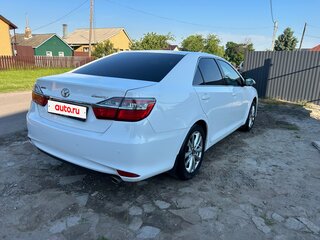 2015 Toyota Camry VII (XV50) Рестайлинг, белый, 1670000 рублей, вид 4