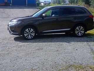 2020 Mitsubishi Outlander III Рестайлинг 3, коричневый, 2650000 рублей, вид 3