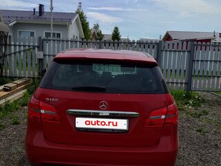 2014 Mercedes-Benz B-Класс 180 II (W246), красный, 950000 рублей, вид 4