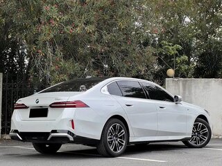 2025 BMW 5 серии Long 525Li VIII (G60/G61/G68), белый, 4290000 рублей, вид 3
