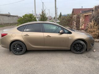 2013 Opel Astra J Рестайлинг, бежевый, 650000 рублей, вид 2