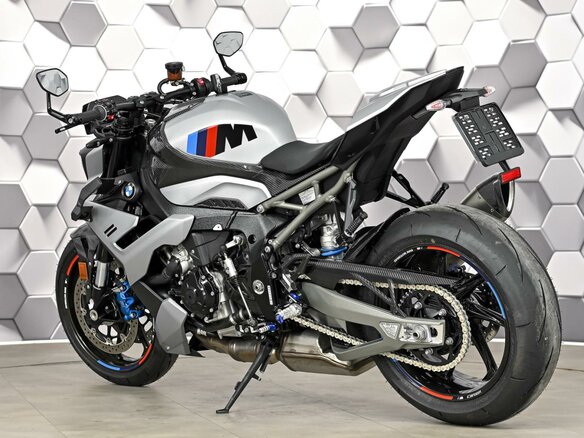 2025 BMW M 1000 R, серебристый, 2900000 рублей - вид 7
