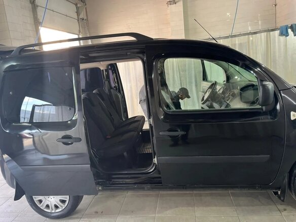 2010 Renault Kangoo II, чёрный, 700000 рублей - вид 7