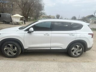 2021 Hyundai Santa Fe IV Рестайлинг, белый, 4500000 рублей, вид 3