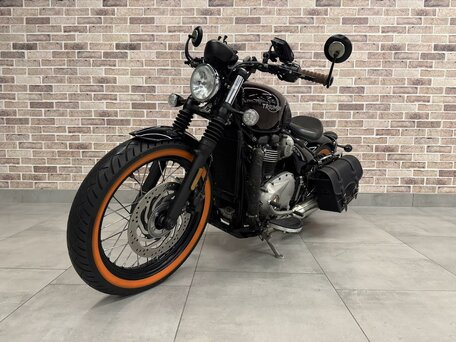 2018 Triumph Bonneville Bobber, красный, 1140000 рублей, вид 2