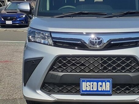 2023 Toyota Roomy I Рестайлинг, серебристый, 755000 рублей, вид 2