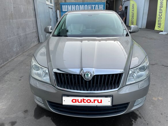 2012 Skoda Octavia II (A5) Рестайлинг, бежевый, 800000 рублей - вид 1