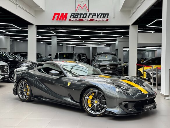 2022 Ferrari 812 Competizione, серый