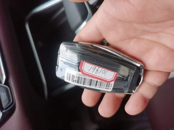 2026 Geely Emgrand III, серебристый - вид 19