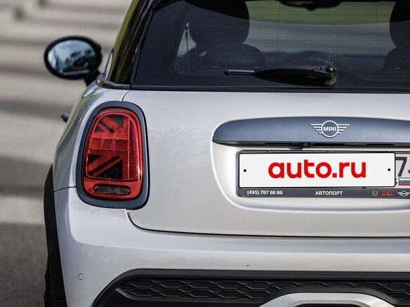 2022 Mini Hatch Cooper S III (F55/F56) Рестайлинг 2, серый, 3950000 рублей - вид 3