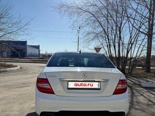 2012 Mercedes-Benz C-Класс 200 III (W204) Рестайлинг, белый, 1500000 рублей, вид 3