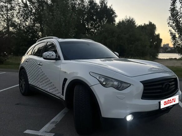 2012 Infiniti FX30d II (S51) Рестайлинг, белый, 1700000 рублей - вид 1