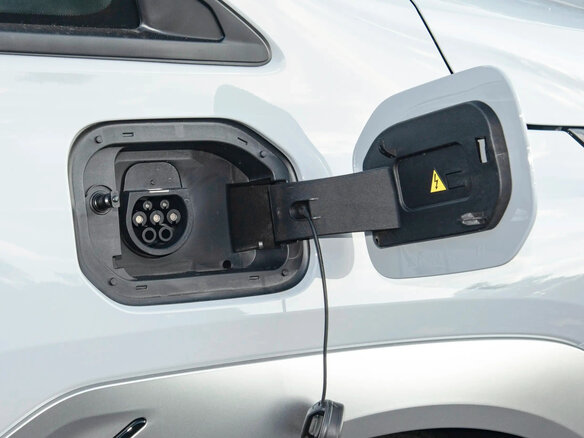 2026 Aion Y Plus 68.2 kWh, серый, 1990000 рублей - вид 23