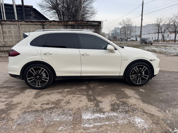2010 Porsche Cayenne S Hybrid II (958), белый, 2000000 рублей - вид 6