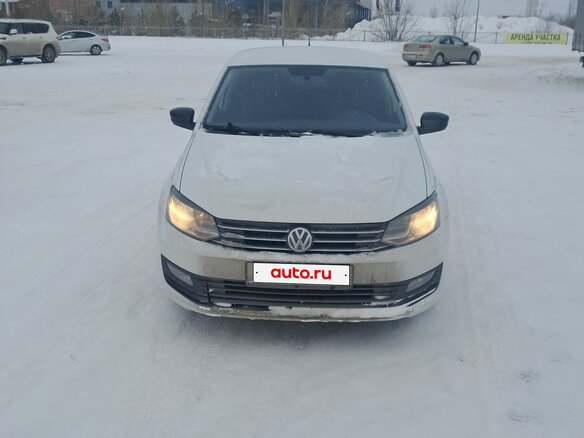 2019 Volkswagen Polo V Рестайлинг, белый, 900000 рублей