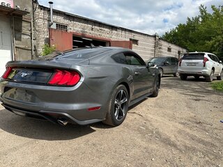 2022 Ford Mustang VI Рестайлинг, серый, 4400000 рублей, вид 3