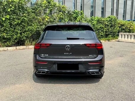 2023 Volkswagen Golf VIII, чёрный, 1970000 рублей, вид 5
