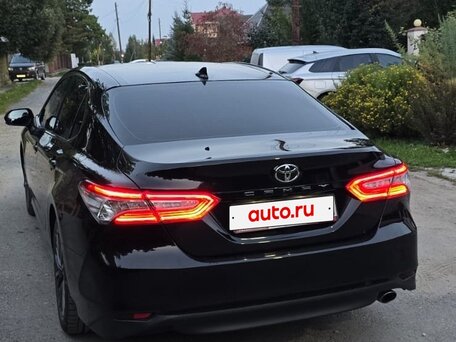 2020 Toyota Camry VIII (XV70), чёрный, 2900000 рублей, вид 3