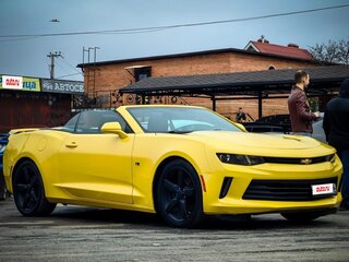 2017 Chevrolet Camaro VI, жёлтый, 2100000 рублей, вид 2