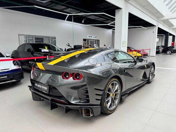 2022 Ferrari 812 Competizione, серый - вид 18