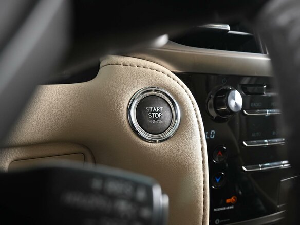 2017 Lexus LX 570 III Рестайлинг 2, белый, 5799000 рублей - вид 19