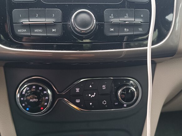 2014 Renault Logan II, бежевый, 570000 рублей - вид 10