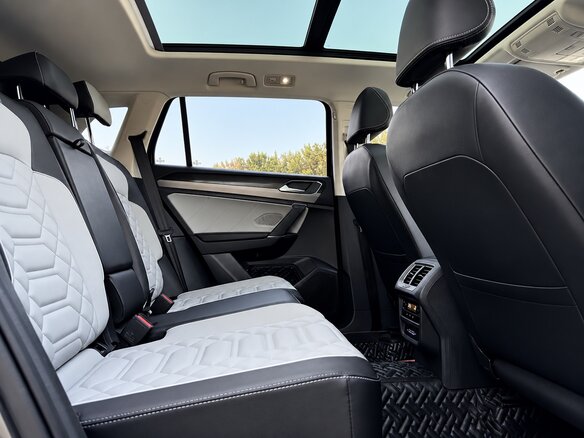 2023 Volkswagen Tayron I Рестайлинг, чёрный, 2400007 рублей - вид 14