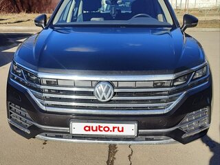 2019 Volkswagen Touareg III, коричневый, 5500000 рублей, вид 1