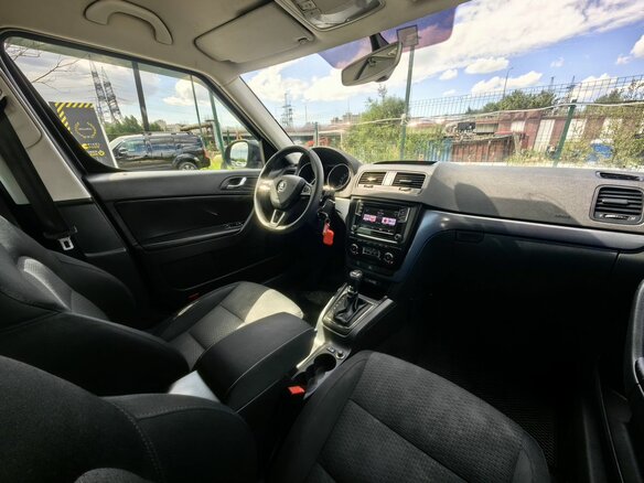 2017 Skoda Yeti I Рестайлинг, серый - вид 9