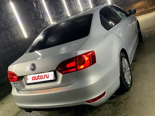 2011 Volkswagen Jetta VI, серебристый, 830000 рублей, вид 1