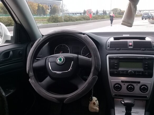 2013 Skoda Octavia II (A5) Рестайлинг, белый, 1000000 рублей - вид 5