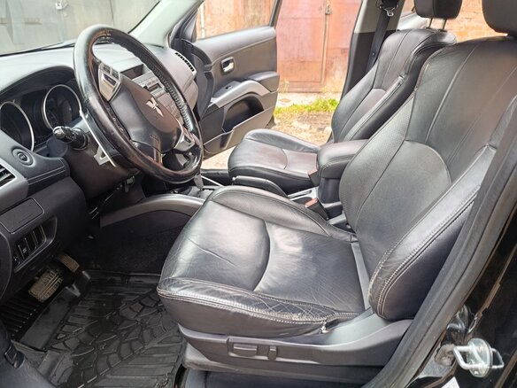 2010 Mitsubishi Outlander II Рестайлинг, чёрный - вид 4
