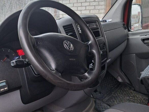 2011 Volkswagen Crafter, красный, 1050000 рублей - вид 10