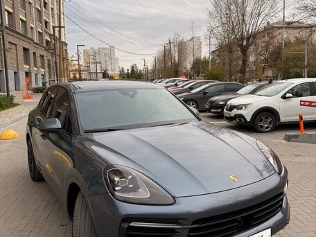 2018 Porsche Cayenne III, серый, 4500000 рублей, вид 1