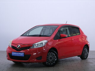 2011 Toyota Vitz III (XP130), красный, 669000 рублей, вид 3