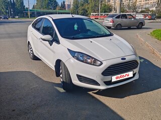 2016 Ford Fiesta Mk6 Рестайлинг, белый, 730000 рублей, вид 3