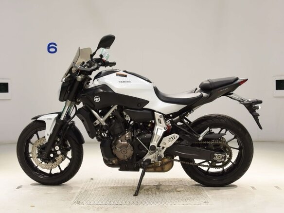 2015 Yamaha MT-07 (FZ-07), белый, 563000 рублей