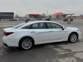 2023 Toyota Avalon V Рестайлинг, белый, 4530000 рублей, вид 4
