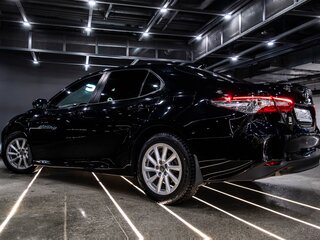 2021 Toyota Camry VIII (XV70) Рестайлинг, чёрный, 3190000 рублей, вид 4