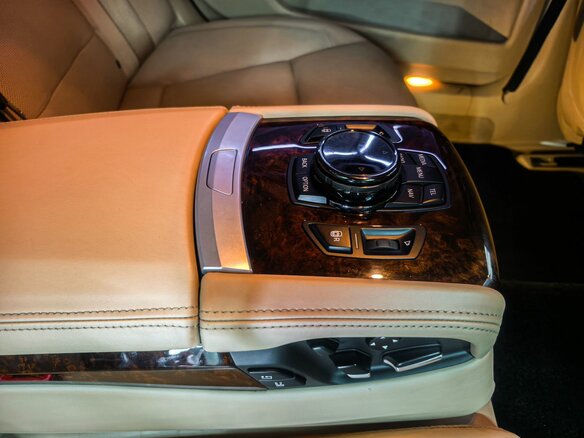 2014 BMW 7 серии Long 740Li xDrive V (F01/F02/F04) Рестайлинг, серый, 2999900 рублей - вид 20