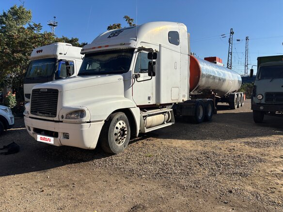 1999 Freightliner FLC, белый, 1100000 рублей - вид 1