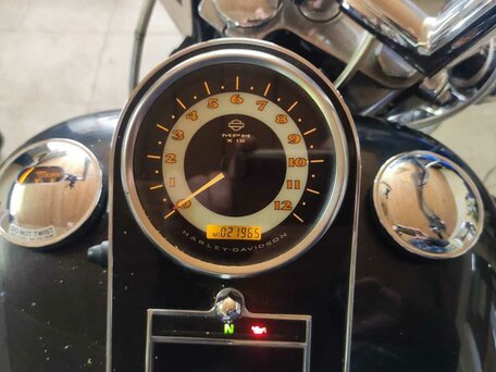 2005 Harley-Davidson Softail Deluxe, серый, 850000 рублей, вид 1