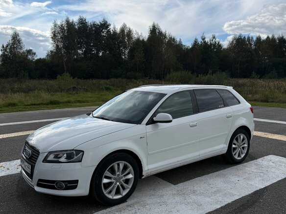2011 Audi A3 II (8P) Рестайлинг 2, белый, 900000 рублей