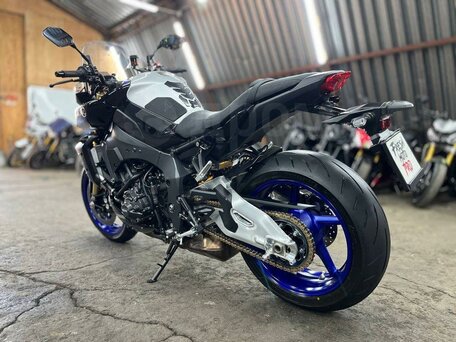 2021 Yamaha MT-10SP, серебристый, 1780000 рублей, вид 5
